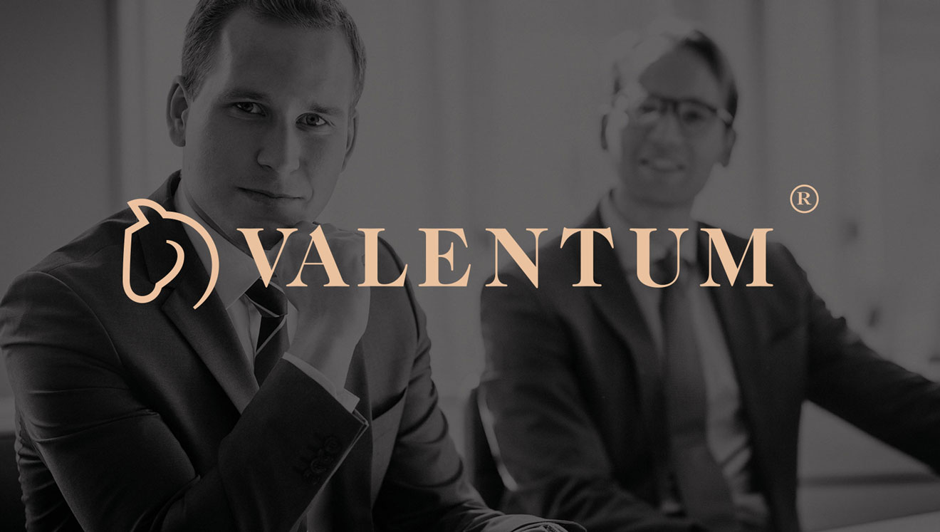 Porträttbild av två personer från Valentum samt Valentums logotyp